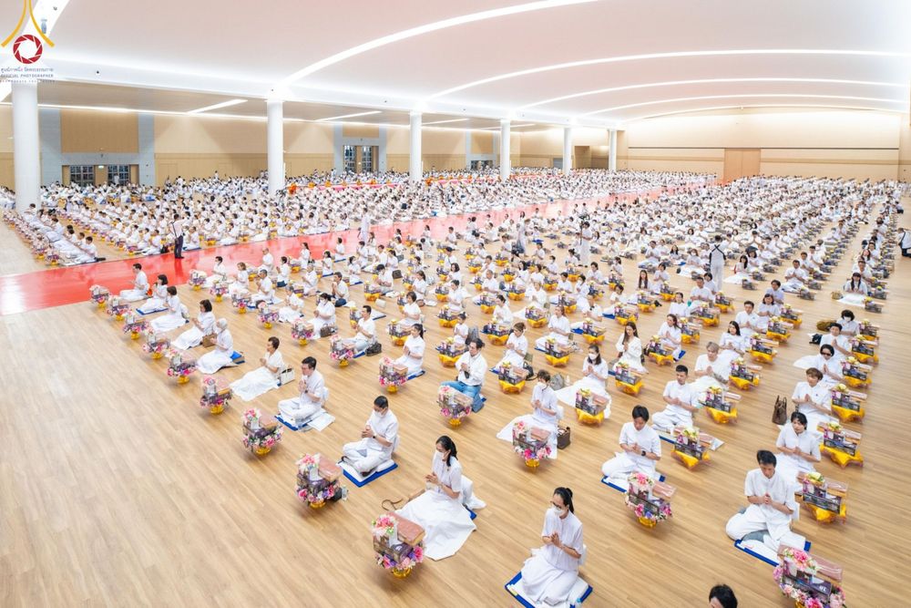 ภาพ No.145254:พิธีถวายผ้าอาบน้ำฝนและประทีปโคมไฟ ณ สภาธรรมกายสากล วัดพระธรรมกาย วันเสาร์ที่ 20 กรกฎาคม พ.ศ. 2567