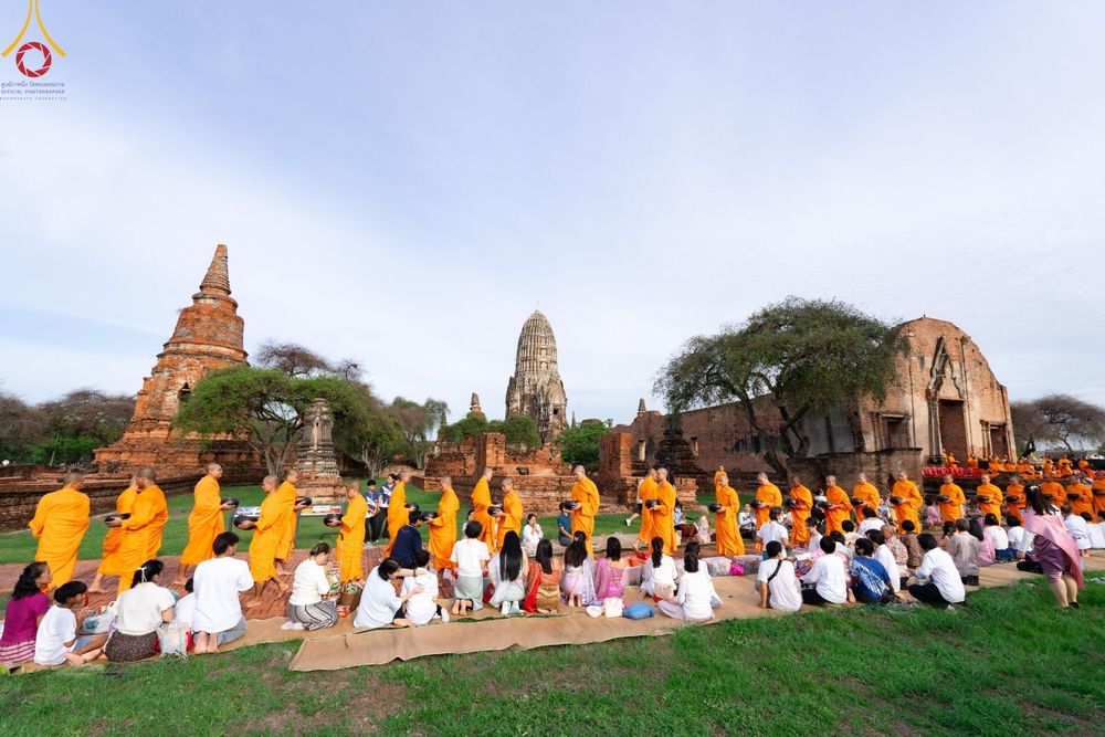 ภาพ No.138544:พิธีตักบาตร วัดราชบูรณะ จ.พระนครศรีอยุธยา วันที่ 25 พฤษภาคม พ.ศ.2567