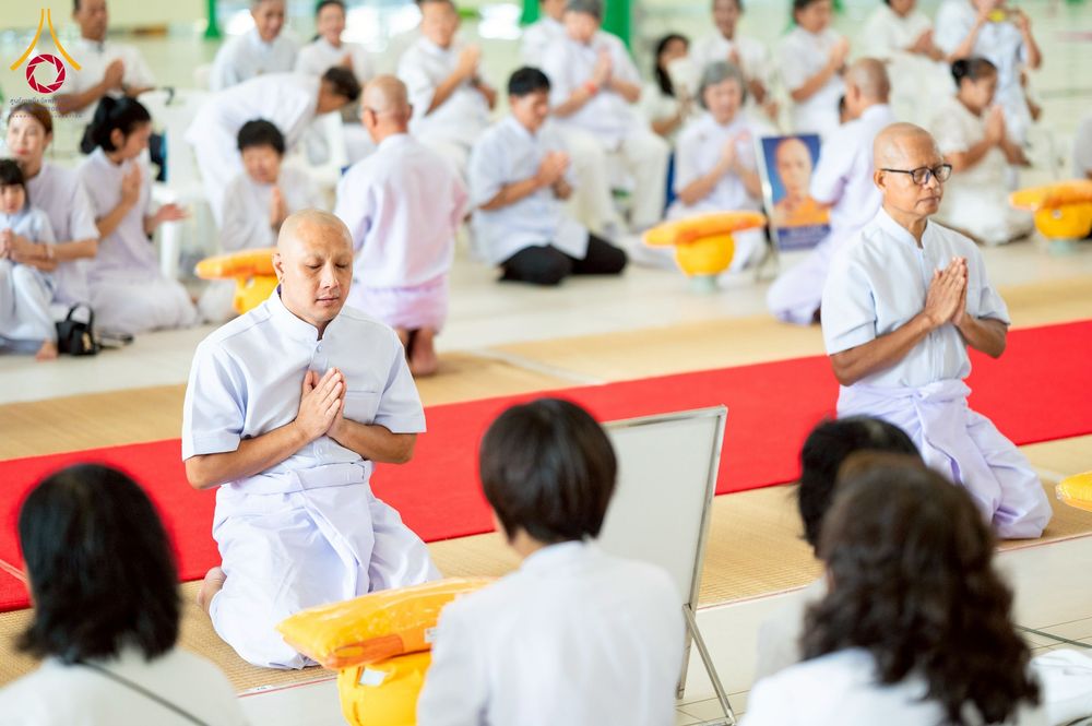 ภาพ No.244705:วันเสาร์ที่ 6 กันยายน พ.ศ. 2568 พิธีขอขมา-รับผ้าไตรของนาคธรรมทายาท โครงการอุปสมบทหมู่บูชาธรรมครบรอบ 108 ปี  วันครูผู้ค้นพบวิชชาธรรมกาย ณ โบสถ์พระไตรปิฎก วัดพระธรรมกาย