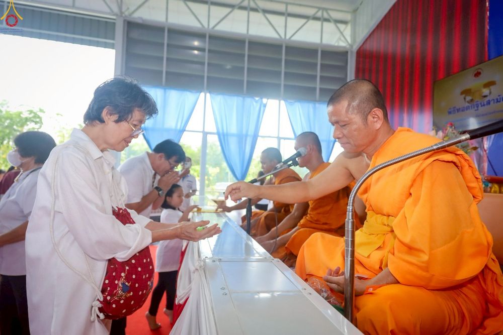 ภาพ No.272700:วันที่ 1 พฤศจิกายน พ.ศ. 2568 พิธีทอดกฐินสามัคคีทั่วไทย ณ วัดศรีวรรณวนาราม ต.คลองสาม อ.คลองหลวง จ.ปทุมธานี โดยคณะศิษยานุศิษย์ บูชาธรรม 81 ปี หลวงพ่อธัมมชโย