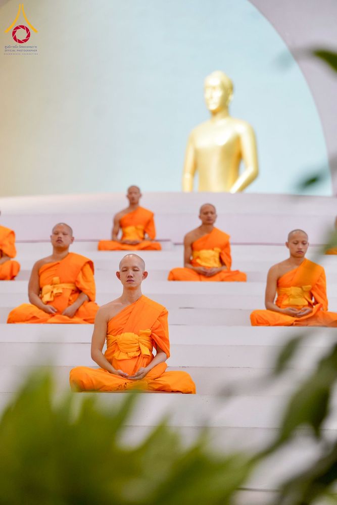 ภาพ No.258146:วันอาทิตย์ที่ 5 ตุลาคม พ.ศ. 2568 พิธีบูชาข้าวพระ ณ สภาธรรมกายสากล วัดพระธรรมกาย