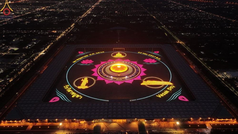 ภาพ No.279253:พิธีจุดวิสาขประทีป พิธีเวียนประทักษิณ ในวันวิสาขบูชา พุธที่ 22 พฤษภาคม พ.ศ. 2567 ( วันพระขึ้น 15 ค่ำ เดือน 6 ) ณ ลานธรรม พระมหาธรรมกายเจดีย์ วัดพระธรรมกาย จ.ปทุมธานี