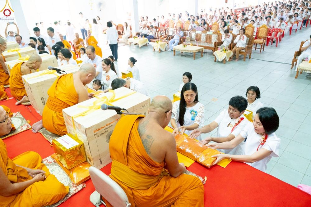 ภาพ No.286077:วันที่ 11 ตุลาคม พ.ศ. 2568 พิธีทอดกฐินสามัคคีทั่วไทย 30,000 วัด โดยคณะศิษยานุศิษย์ บูชาธรรม 81 ปี หลวงพ่อธัมมชโย ณ วัดโบสถ์บน ต.บางคูเวียง อ.บางกรวย จ.นนทบุรี