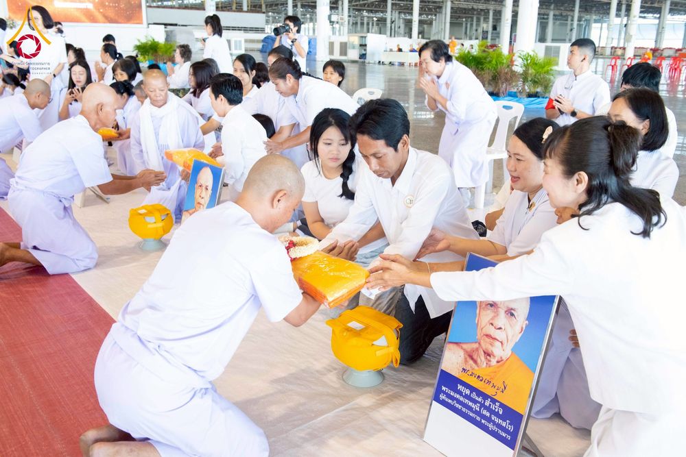 ภาพ No.277413:วันเสาร์ที่ 6 ธันวาคม พ.ศ. 2568 พิธีบรรพชาอุปสมบทและพิธีถวายบาตร โครงการอุปสมบทบูชาธรรมมหาปูชนียาจารย์ ประจำปี พ.ศ.2568 โครงการบวชพระนานาชาติ AEC และ WAB รุ่น CEO (นักบริหาร) รุ่นที่ 5 ณ โบสถ์พระไตรปิฏก วัดพระธรรมกาย