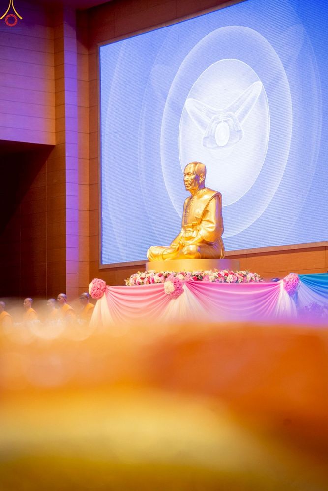 ภาพ No.251724:วันที่ 10 ตุลาคม พ.ศ. 2568 พิธีทอดผ้าป่าสมทบกฐินวัดพระธรรมกาย และสมทบกฐิน 30,000 กว่าวัดทั่วประเทศ ครั้งที่ 3 ณ สภาธรรมกายสากล วัดพระธรรมกาย