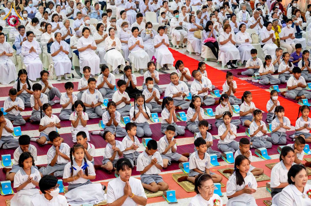 ภาพ No.304432:วันที่ 27 มกราคม พ.ศ. 2569 พิธีทอดผ้าป่าทำนุบำรุงศาสนสถาน ณ วัดบางไผ่นารถ ต.บางไทรป่า อ.บางเลน จ.นครปฐม ในโครงการธรรมยาตรา กตัญญูบูชา มหาปูชนียาจารย์ พระมงคลเทพมุนี(สด จนฺทสโร) พระผู้ปราบมาร อนุสรณ์สถาน 7 แห่ง ปีที่ 14