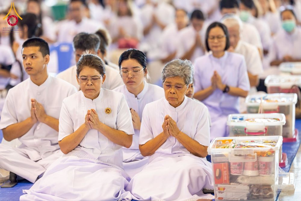 ภาพ No.256797:วันที่ 5 ตุลาคม พ.ศ. 2568 พิธีตักบาตร ข้าวสารอาหารแห้ง ณ บ้านแก้วเรือนทองคุณยายฯ สภาธรรมกายสากล วัดพระธรรมกาย