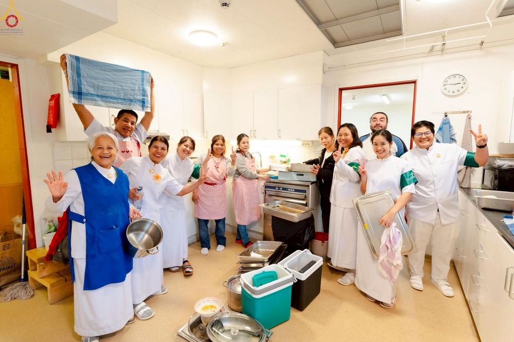 ภาพ No.260652:วันอาทิตย์ที่ 19 ตุลาคม พ.ศ. 2568 พิธีทอดกฐิน วัดพระธรรมกายสตอกโฮล์ม ประเทศสวีเดน 