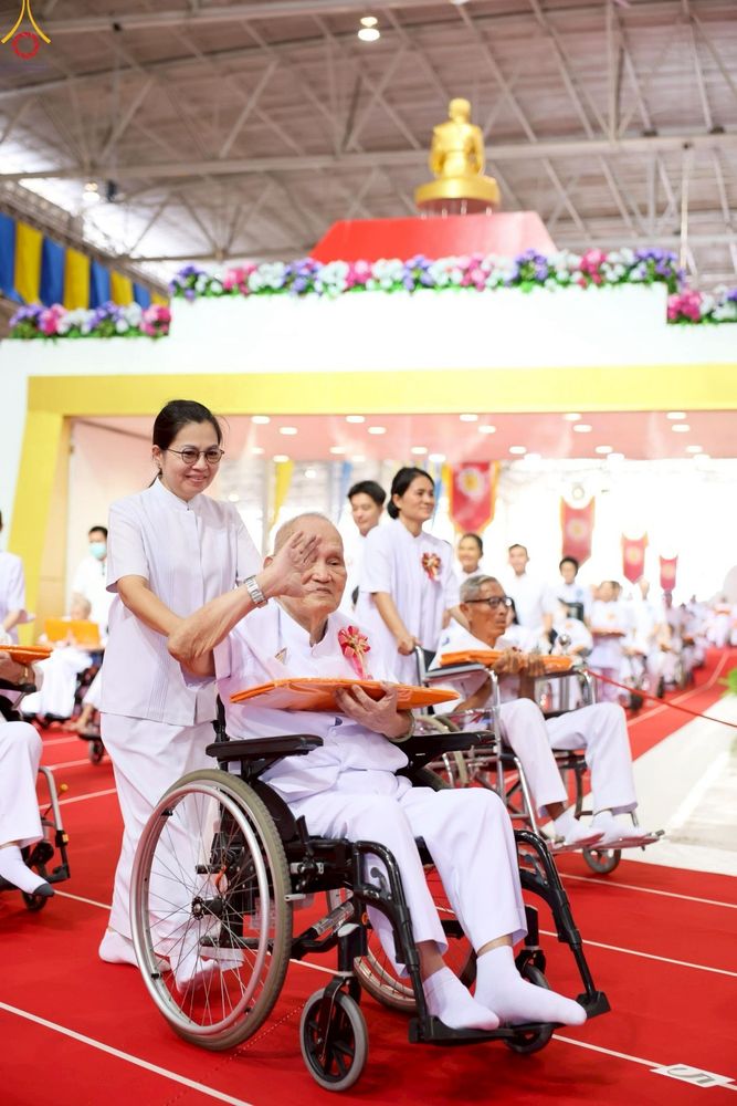 ภาพ No.251585:วันที่ 10 ตุลาคม พ.ศ. 2568 พิธีทอดผ้าป่าสมทบกฐินวัดพระธรรมกาย และสมทบกฐิน 30,000 กว่าวัดทั่วประเทศ ครั้งที่ 3 ณ สภาธรรมกายสากล วัดพระธรรมกาย