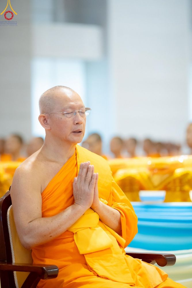 ภาพ No.146117:วันมหารำลึก ครั้งที่ 34 พิธีร่วมรำลึกถึงนักสร้างบารมีที่ล่วงลับไปแล้ว , พิธีสวดพระพุทธมนต์ ณ ห้องแก้วสารพัดนึก 1 วัดพระธรรมกาย วันเสาร์ที่ 27 กรกฎาคม พ.ศ. 2567