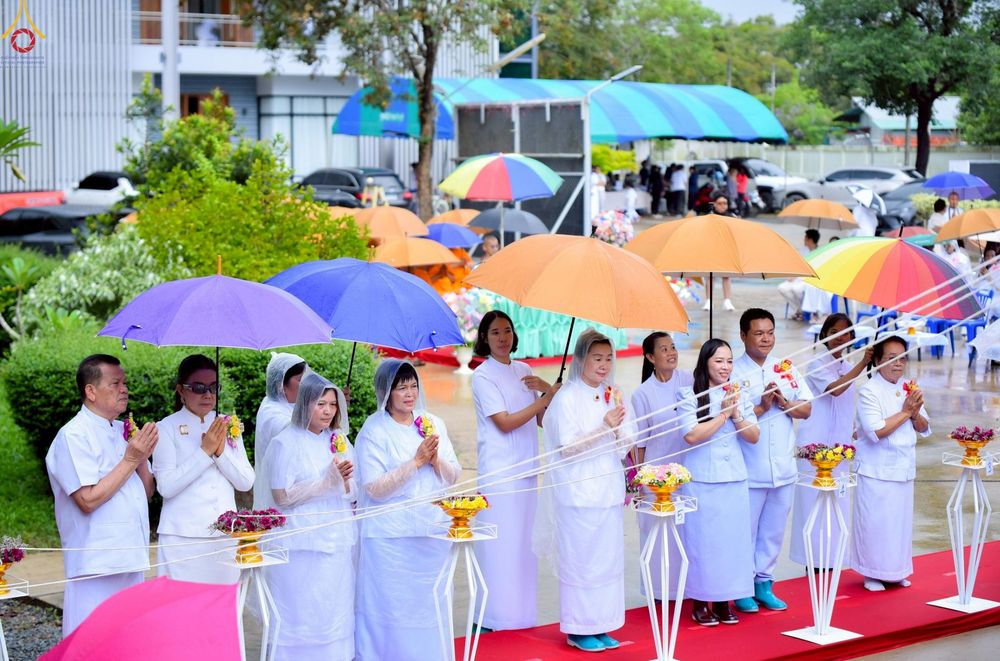 ภาพ No.249974:วันอังคารที่ 30 กันยายน พ.ศ. 2568 พิธีตอกเสามงคลต้นแรกอาคารเศรษฐีถาวร ที่พักผู้มาปฏิบัติธรรม ณ ศูนย์ปฏิบัติธรรมจันทบุรี