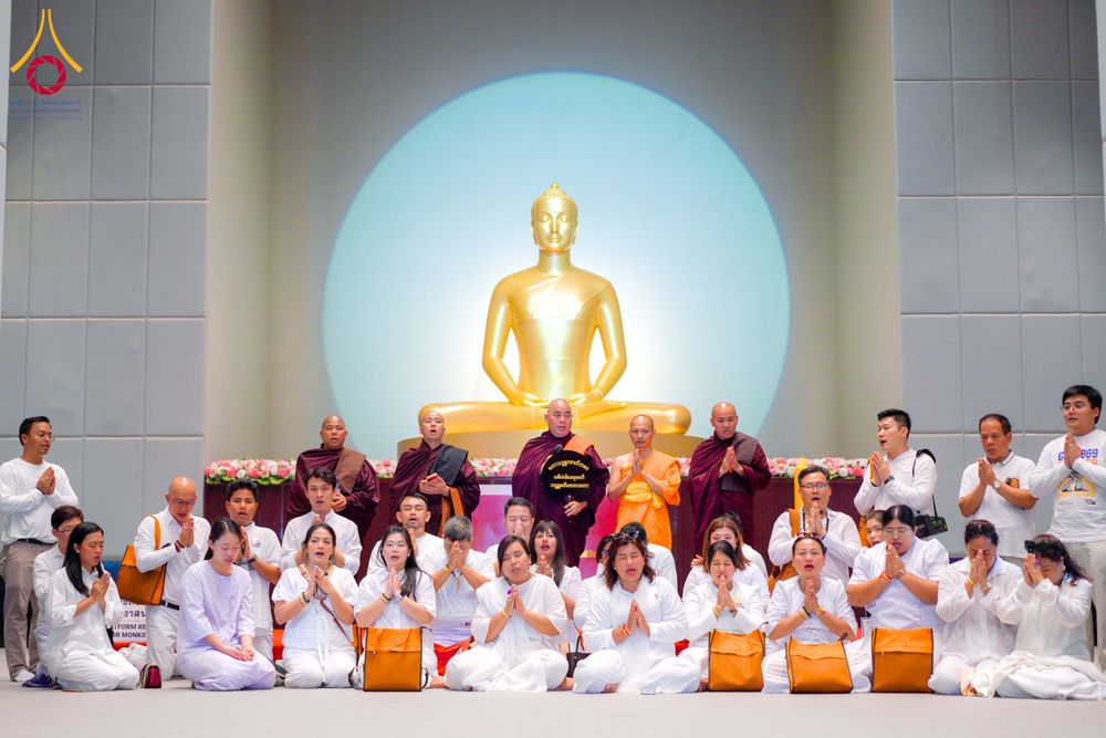 ภาพ No.327707:วันที่ 1-6 พฤษภาคม พ.ศ.2569 ต้อนรับชาวต่างชาติ พระภิกษุ คณะชาวเมียนมาร์  อุบาสิกาชาวอินเดีย เยี่ยมชมวัดพระธรรมกายและสักการะพระมหาธรรมกายเจดีย์