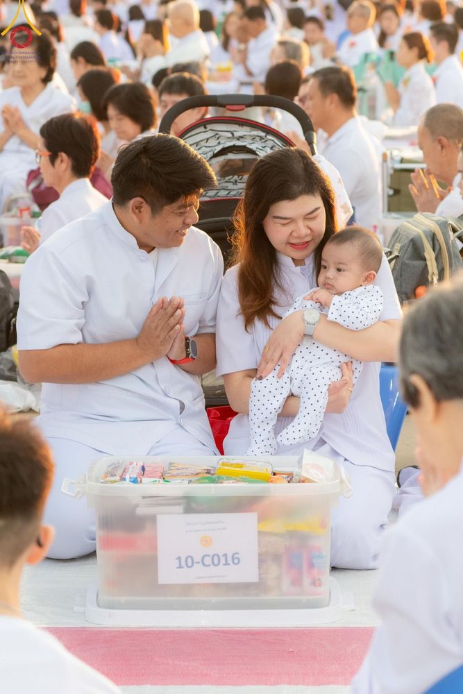 ภาพ No.187762:พิธีตักบาตรฉลองพระใหม่ ต้อนรับพุทธศักราช 2568 ณ ลานธรรมพระมหาธรรมกายเจดีย์ วัดพระธรรมกาย จ.ปทุมธานี วันที่ 1 มกราคม พ.ศ. 2568
