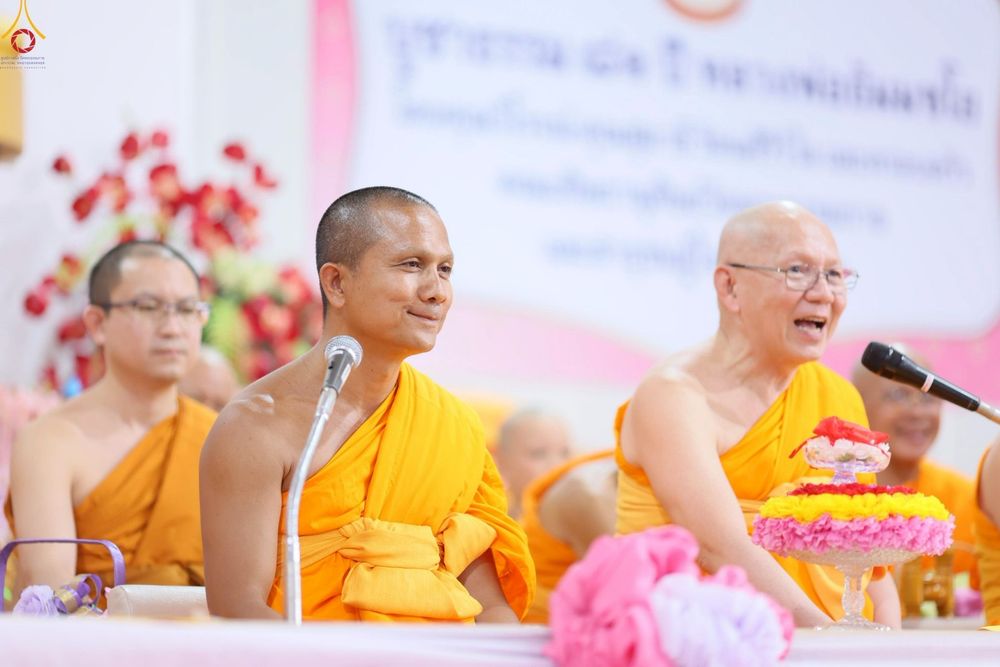 ภาพ No.272303:วันเสาร์ที่ 1 พฤศจิกายน พ.ศ. 2568 พิธีทอดกฐินสามัคคี สร้างกุฏิหมู่สามเณร ณ ศูนย์ปฏิบัติธรรมเบญจธรรม ปทุมธานี  ต.บ้านปทุม อ.สามโคก จ.ปทุมธานี