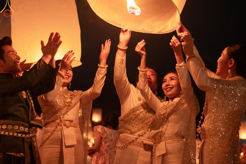 ภาพ No.175974:พิธีจุดประทีปโคมลาน, โคมลอยและลอยกระทง ถวายประทีปเป็นพุทธบูชา สร้างความสว่างไสวให้กับแผ่นดินด้วยแสงธรรม วันที่ 15 พฤศจิกายน พ.ศ. 2567 ณ พุทธอุทยานนานาชาติ อ.โพนพิสัย จ.หนองคาย