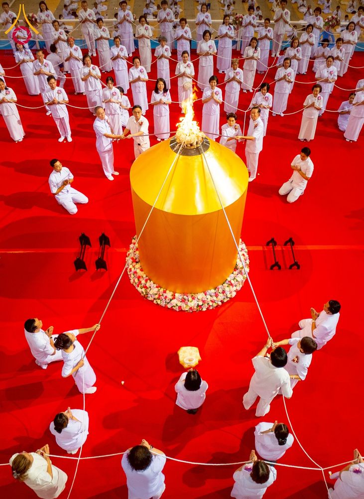 ภาพ No.261235:วันอาทิตย์ที่ 5 ตุลาคม พ.ศ. 2568 พิธีจุดเทียนใจ ไฟนิรันด์ อนันตชัย ณ สภาธรรมกายสากล วัดพระธรรมกาย