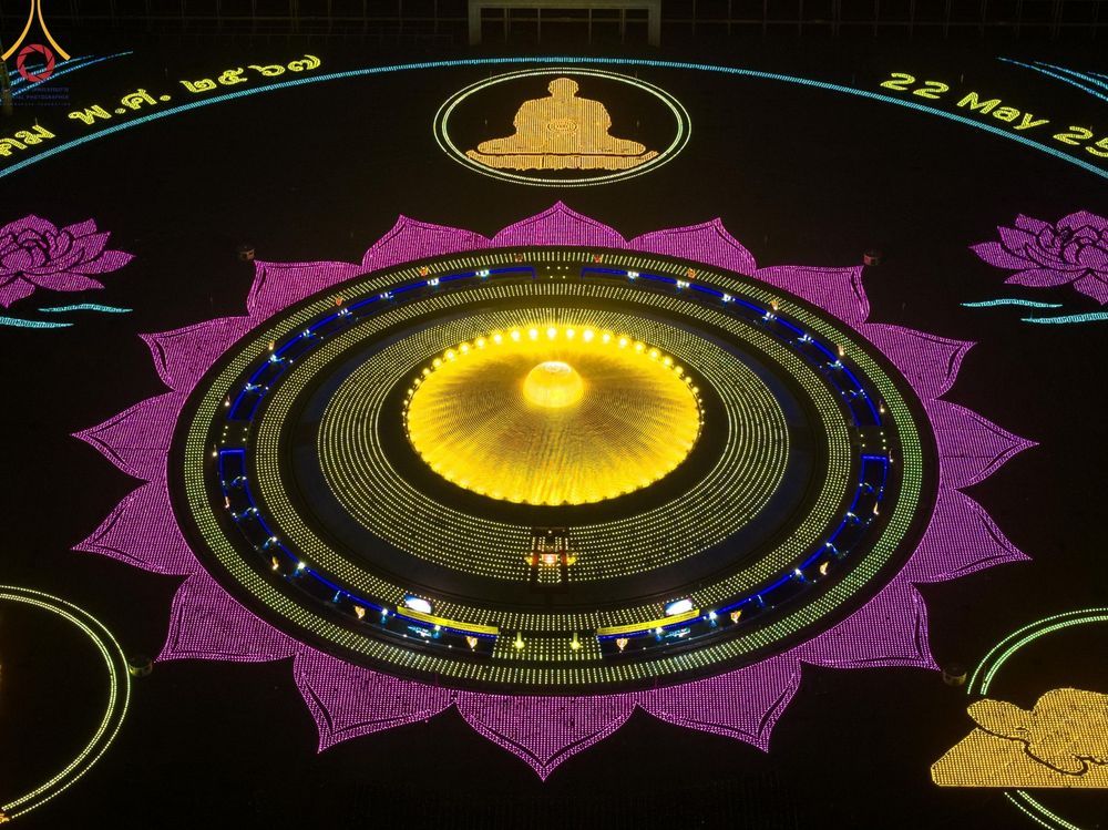 ภาพ No.279259:พิธีจุดวิสาขประทีป พิธีเวียนประทักษิณ ในวันวิสาขบูชา พุธที่ 22 พฤษภาคม พ.ศ. 2567 ( วันพระขึ้น 15 ค่ำ เดือน 6 ) ณ ลานธรรม พระมหาธรรมกายเจดีย์ วัดพระธรรมกาย จ.ปทุมธานี