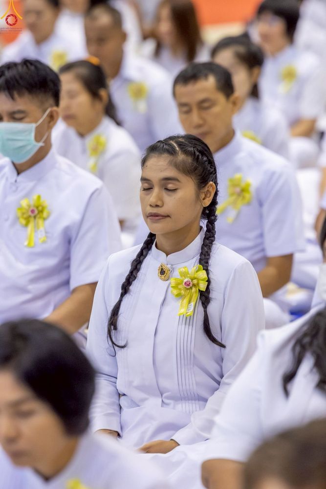 ภาพ No.233795:วันเสาร์ที่ 19 กรกฎาคม พ.ศ.2568 วันมหารำลึก ครั้งที่ 35 พิธีรำลึกถึงนักสร้างบารมี , พิธีสวดพระพุทธมนต์ , พิธีทอดผ้าบังสกุลและถวายไทยธรรม วัดพระธรรมกาย