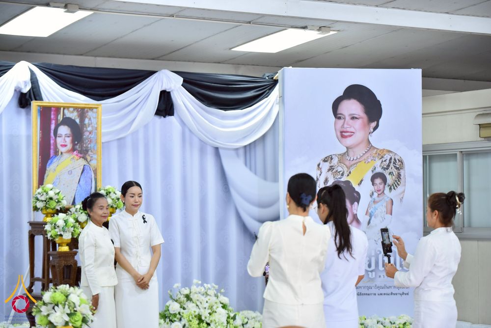 ภาพ No.267588:วันที่ 7 พฤศจิกายน พ.ศ. 2568 พสกนิกรอำเภอคลองหลวง รวมใจบำเพ็ญกุศลปัณรสมวาร (15 วัน) อุทิศถวายเป็นพระราชกุศลแด่ “สมเด็จพระพันปีหลวง” ณ วัดพระธรรมกาย