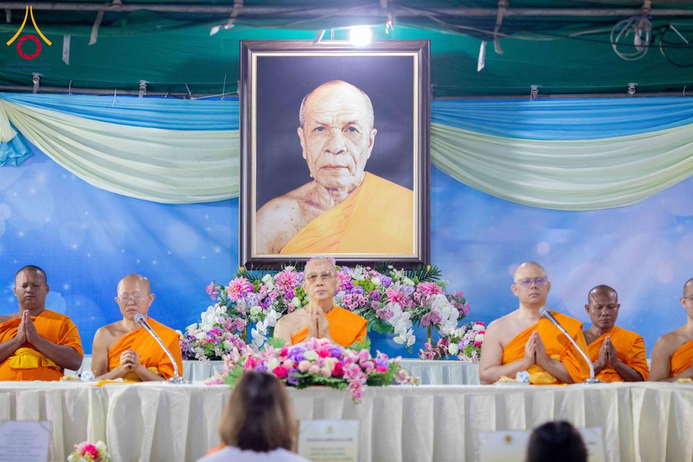 ภาพ No.300190:วันที่ 22 มกราคม พ.ศ. 2569 พิธีถวายภัตตาหารเป็นสังฆทาน แด่พระธรรมยาตรา ณ อนุสรณ์สถานบางปลา วัดบางปลา อำเภอบางเลน จังหวัดนครปฐม ในโครงการธรรมยาตรา กตัญญูบูชา มหาปูชนียาจารย์ พระมงคลเทพมุนี(สด จนฺทสโร) พระผู้ปราบมาร อนุสรณ์สถาน 7 แห่ง ปีที่ 14