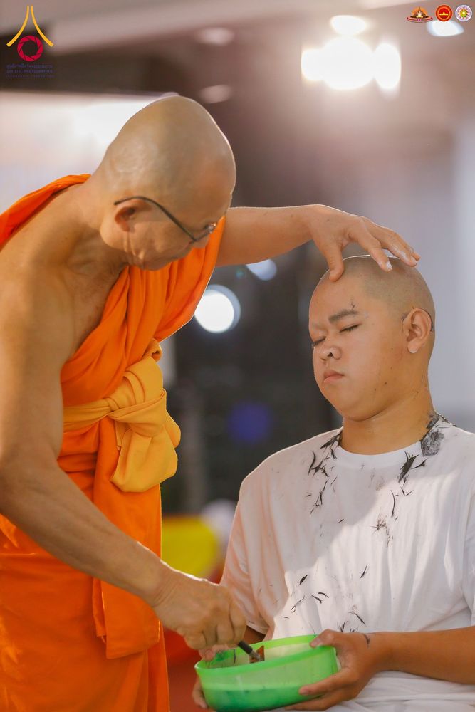 ภาพ No.284495:วันพุธที่ 17  ธันวาคม พ.ศ.2568  พิธีปลงผมนาคธรรมทายาท  โครงการบรรพชาสามเณรและบวชอุบาสิกาแก้ว  ณ วิทยาลัยศรีวิจายา (Sekolah Tinggi Agama Buddha Negeri Sriwijaya) เมืองตังเกอรัง จังหวัดบันเตน ประเทศอินโดนีเซีย