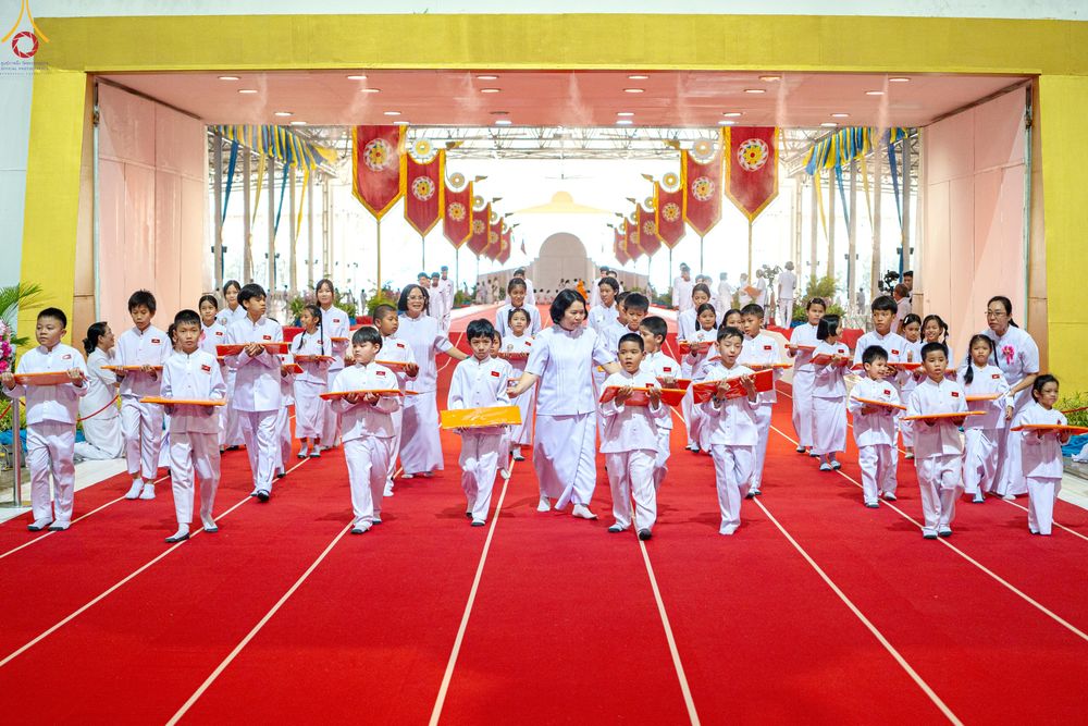 ภาพ No.318408:วันอาทิตย์ต้นเดือนที่ 5 เมษายน พ.ศ.2569 พิธีทอดผ้าป่าสมทบมหาสังฆทาน 40,000 กว่าวัดทั่วประเทศ ณ สภาธรรมกายสากล วัดพระธรรมกาย