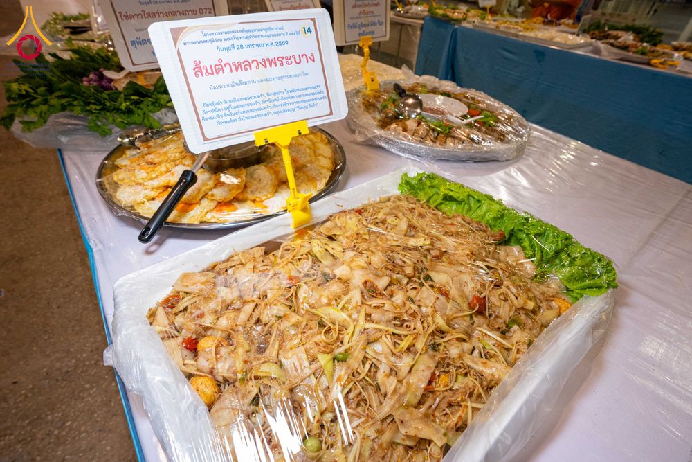 ภาพ No.303908:วันที่ 28 มกราคม พ.ศ. 2569 พิธีถวายภัตตาหารเป็นสังฆทาน แด่พระธรรมยาตรา ณ วัดพระธรรมกาย  จังหวัดปทุมธานี ในโครงการธรรมยาตรา กตัญญูบูชา มหาปูชนียาจารย์ พระมงคลเทพมุนี(สด จนฺทสโร) พระผู้ปราบมาร อนุสรณ์สถาน 7 แห่ง ปีที่ 14