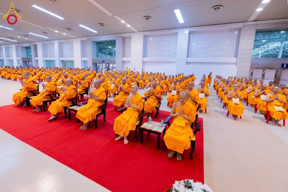 ภาพ No.284878:วันอาทิตย์ที่ 14 ธันวาคม พ.ศ.2568  พิธีปฏิบัติธรรม พิธีถวายภัตตาหารเป็นสังฆทาน พิธีมอบต้นสมบัติจักรพรรดิ ถวายแด่เจ้าอาวาสและประธานสงฆ์ 236 ศูนย์ส่งเสริมศีลธรรมทั่วโลก ณ สภาธรรมกายสากล วัดพระธรรมกาย