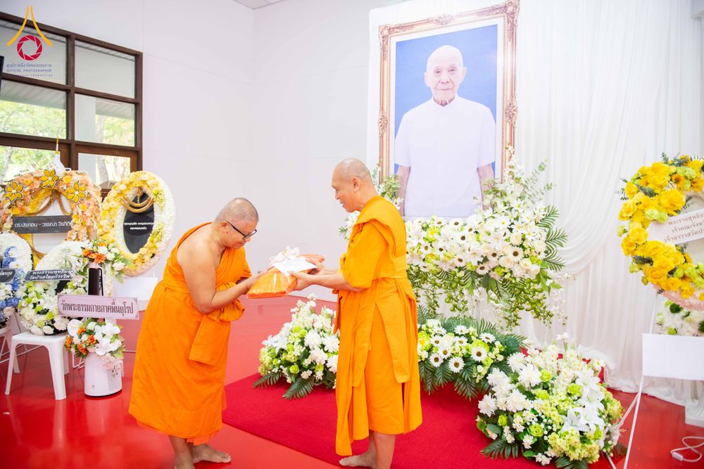 ภาพ No.314507:วันศุกร์ที่ 20 มีนาคม พ.ศ. 2569 พิธีบำเพ็ญกุศล คุณพ่อณรงค์ จินตมากุล โยมบิดา พระครูปลัดรัตนวีรวัฒน์ (รังสฤษดิ์ อิทฺธิจินตโก) ที่ปรึกษาเจ้าคณะจังหวัดปทุมธานี เจ้าอาวาสวัดพระธรรมกาย  ณ ห้องปลูกศรัทธา 2 วัดพระธรรมกาย ปทุมธานี