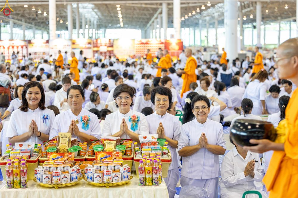 ภาพ No.337655:วันอาทิตย์ต้นเดือน 5 กรกฎาคม พ.ศ.2569 พิธีตักบาตรข้าวสารอาหารแห้ง  ณ บ้านแก้วเรือนทองคุณยายฯ วัดพระธรรมกาย