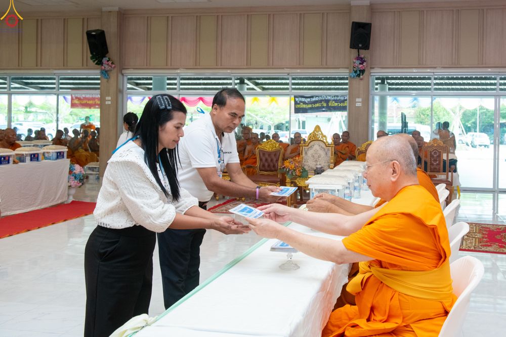 ภาพ No.328243:วันเสาร์ที่ 9 พฤษภาคม พ.ศ. 2569 พิธีตักบาตรแด่คณะสงฆ์ 323 วัด 4 จังหวัดชายแดนภาคใต้ พิธีถวายสังฆทานแด่คณะสงฆ์ 323 วัด ปีที่ 22 ครั้งที่ 185 พิธีมอบกองทุนหนุนแรงใจช่วยครูใต้ ปีที่ 19 ครั้งที่ 148 ณ ศูนย์ปฏิบัติธรรมภาคใต้