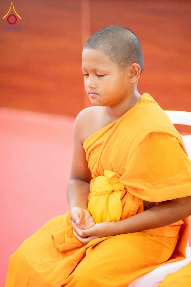 ภาพ No.321858:วันที่ 12 เมษายน พ.ศ.2569 ตักบาตรสงกรานต์ฉลองสามเณรใหม่  ณ ศูนย์ปฏิบัติธรรมระยอง(บ้านช่องลม)