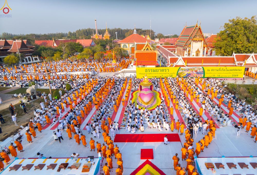 ภาพ No.294554:วันที่ 14 มกราคม พ.ศ. 2569 พิธีตักบาตรพระธรรมยาตรา ณ วัดสองพี่น้อง ต.ต้นตาล อ.สองพี่น้อง จ.สุพรรณบุรี ในโครงการธรรมยาตรา กตัญญูบูชา มหาปูชนียาจารย์ พระมงคลเทพมุนี(สด จนฺทสโร) พระผู้ปราบมาร อนุสรณ์สถาน 7 แห่ง ปีที่ 14
