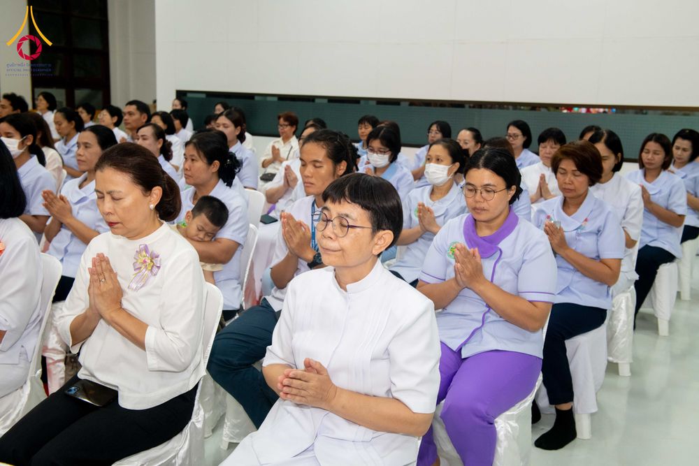 ภาพ No.316269:วันเสาร์ที่ 28 มีนาคม พ.ศ. 2569 พิธีบำเพ็ญกุศล คุณพ่อณรงค์ จินตมากุล  สิริอายุ 99 ปี 11 เดือน โยมบิดา พระครูปลัดรัตนวีรวัฒน์ (รังสฤษดิ์ อิทฺธิจินตโก) ที่ปรึกษาเจ้าคณะจังหวัดปทุมธานี เจ้าอาวาสวัดพระธรรมกาย  ณ ห้องปลูกศรัทธา 2 วัดพระธรรมกาย ปทุมธานี