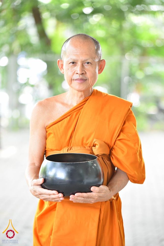 ภาพ No.344283:วันที่ 12 สิงหาคม พ.ศ. 2569  พสกนิกรชาวอำเภอคลองหลวง พร้อมใจร่วมพิธีสวดพระพุทธมนต์และทำบุญตักบาตรถวายพระราชกุศล เนื่องในวันคล้ายวันพระราชสมภพ สมเด็จพระบรมราชชนนีพันปีหลวง และวันแม่แห่งชาติ 12 สิงหาคม 2569