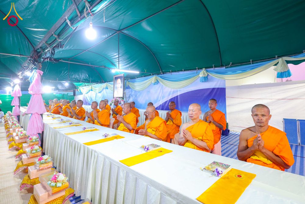 ภาพ No.299181:วันที่ 21 มกราคม พ.ศ. 2569 พิธีถวายภัตตาหารเป็นสังฆทาน แด่พระธรรมยาตรา ณ อนุสรณ์สถานบางปลา วัดบางปลา อำเภอบางเลน จังหวัดนครปฐม ในโครงการธรรมยาตรา กตัญญูบูชา มหาปูชนียาจารย์ พระมงคลเทพมุนี(สด จนฺทสโร) พระผู้ปราบมาร อนุสรณ์สถาน 7 แห่ง ปีที่ 14