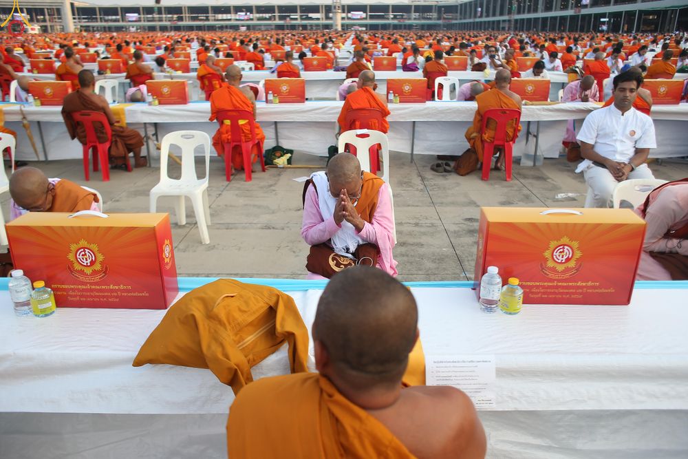 ภาพ No.324011:วันที่ 22 เมษายน พ.ศ.2569 (วันคุ้มครองโลก) พิธีถวายมหาสังฆทาน 40,000 กว่าวัดทั่วประเทศ ณ ลานธรรม พระมหาธรรมกายเจดีย์ วัดพระธรรมกาย