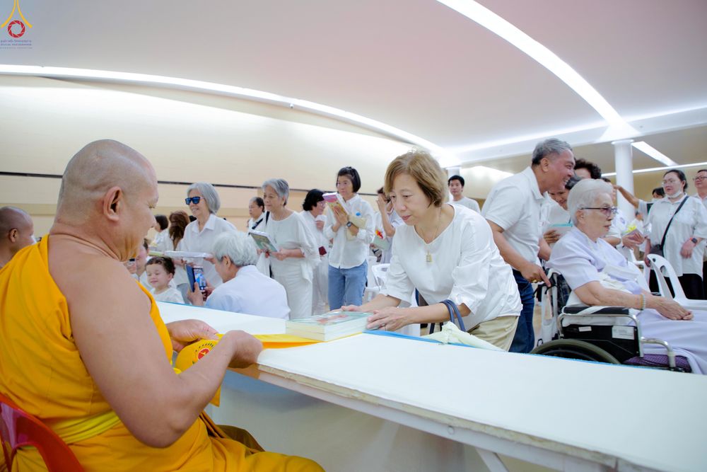ภาพ No.329107:วันอาทิตย์ที่ 17 พฤษภาคม พ.ศ.2569 พิธีร่วมบุญการศึกษาพระภิกษุสามเณร (หนังสือบาลี นักธรรม ทางก้าวหน้า World-Pec) ณ ห้องแก้วสารพัดนึก 2 วัดพระธรรมกาย