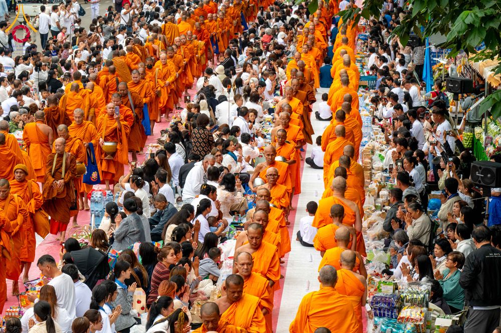 ภาพ No.285953:วันเสาร์ที่ 13 ธันวาคม พ.ศ.2568 พิธีตักบาตรพระภิกษุสามเณร 1,000 รูป ณ บริเวณหน้าอุทยานแห่งชาติเขาใหญ่ อำเภอปากช่อง จ.นครราชสีมา