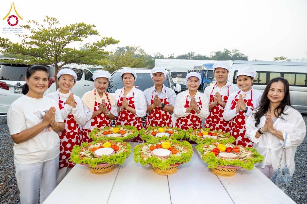 ภาพ No.294810:วันที่ 15 มกราคม พ.ศ. 2569 พิธีถวายภัตตาหารเป็นสังฆทาน แด่พระธรรมยาตรา ณ วัดโบสถ์บน ต.บางคูเวียง จ.นนทบุรี อนุสรณ์สถานลำดับที่ 4 สถานที่เกิดด้วยกายธรรม ในโครงการธรรมยาตรา กตัญญูบูชา มหาปูชนียาจารย์ พระมงคลเทพมุนี(สด จนฺทสโร) พระผู้ปราบมาร อนุสรณ์สถาน 7 แ