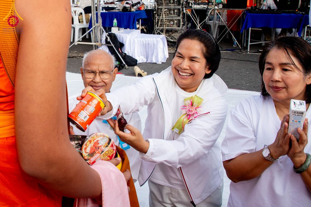 ภาพ No.310349:วันอาทิตย์ที่ 15 กุมภาพันธ์ พ.ศ. 2569 ตักบาตรพระ 1,000 รูป เมืองตรัง ปีที่ 2 ณ ลานพระบรมราชานุสาวรีย์ รัชกาลที่ 5 (หน้าศาลจังหวัดตรัง)อ.เมือง จ.ตรัง