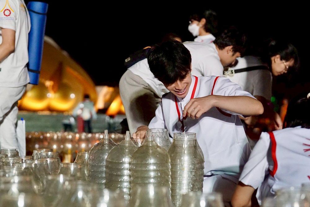 ภาพ No.306618:ภาพเบื้องหลังอาสาสมัครรวมใจ ชุดที่ 5 ในโครงการธรรมยาตรา กตัญญูบูชา มหาปูชนียาจารย์ พระมงคลเทพมุนี(สด จนฺทสโร) พระผู้ปราบมาร อนุสรณ์สถาน 7 แห่ง ปีที่ 14