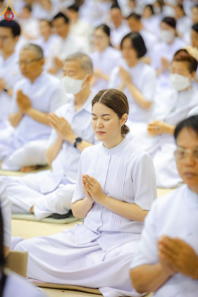 ภาพ No.139245:พิธีตักบาตร , พิธีบูชาข้าวพระ ณ ห้องแก้วสารพัด 1 สภาธรรมกายสากล วัดพระธรรมกาย วันอาทิตย์ต้นเดือนที่ 2 มิถุนายน พ.ศ. 2567
