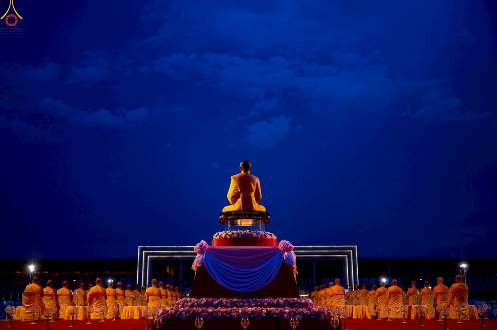 ภาพ No.253073:วันที่ 10 ตุลาคม พ.ศ. 2568 พิธีปลูกต้นทรัพย์บานชื่น ณ ลานธรรม วัดพระธรรมกาย