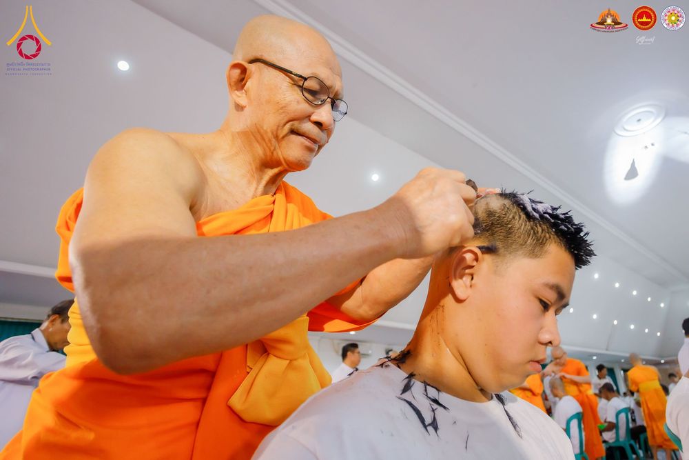 ภาพ No.284488:วันพุธที่ 17  ธันวาคม พ.ศ.2568  พิธีปลงผมนาคธรรมทายาท  โครงการบรรพชาสามเณรและบวชอุบาสิกาแก้ว  ณ วิทยาลัยศรีวิจายา (Sekolah Tinggi Agama Buddha Negeri Sriwijaya) เมืองตังเกอรัง จังหวัดบันเตน ประเทศอินโดนีเซีย