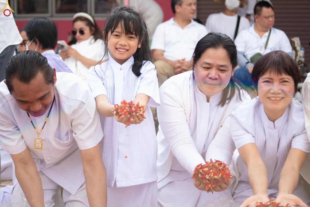 ภาพ No.294987:วันที่ 14 มกราคม พ.ศ. 2569 พิธีต้อนรับพระธรรมยาตรา อนุสรณ์สถานลำดับที่ 4  สถานที่เกิดด้วยกายธรรม ณ วัดโบสถ์บน ต.บางคูเวียง จ.นนทบุรี ในโครงการธรรมยาตรา กตัญญูบูชา มหาปูชนียาจารย์ พระมงคลเทพมุนี(สด จนฺทสโร) พระผู้ปราบมาร อนุสรณ์สถาน 7 แห่ง ปีที่ 14