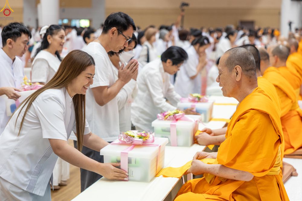 ภาพ No.280598:วันที่ 28 ธันวาคม พ.ศ.2568 พิธีถวายอุปกรณ์ทำความสะอาด ณ ห้องแก้วสารพัดนึก วัดพระธรรมกาย