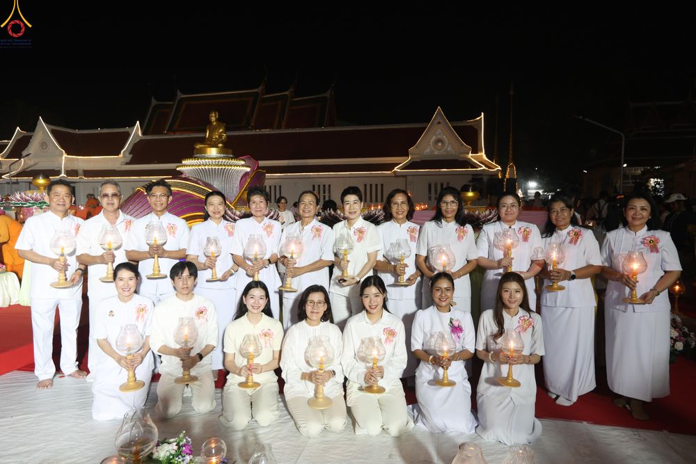 ภาพ No.297209:วันที่ 17 มกราคม พ.ศ. 2569 พิธีจุดประทีปถวายเป็นพุทธบูชา และบูชาธรรมมหาปูชนียาจารย์ (ภาพชุดที่ 2) ณ วัดโบสถ์บน ต.บางคูเวียง จ.นนทบุรี อนุสรณ์สถานลำดับที่ 4 สถานที่เกิดด้วยกายธรรม ในโครงการธรรมยาตรา กตัญญูบูชา มหาปูชนียาจารย์ พระมงคลเทพมุนี(สด จนฺทสโร) พร