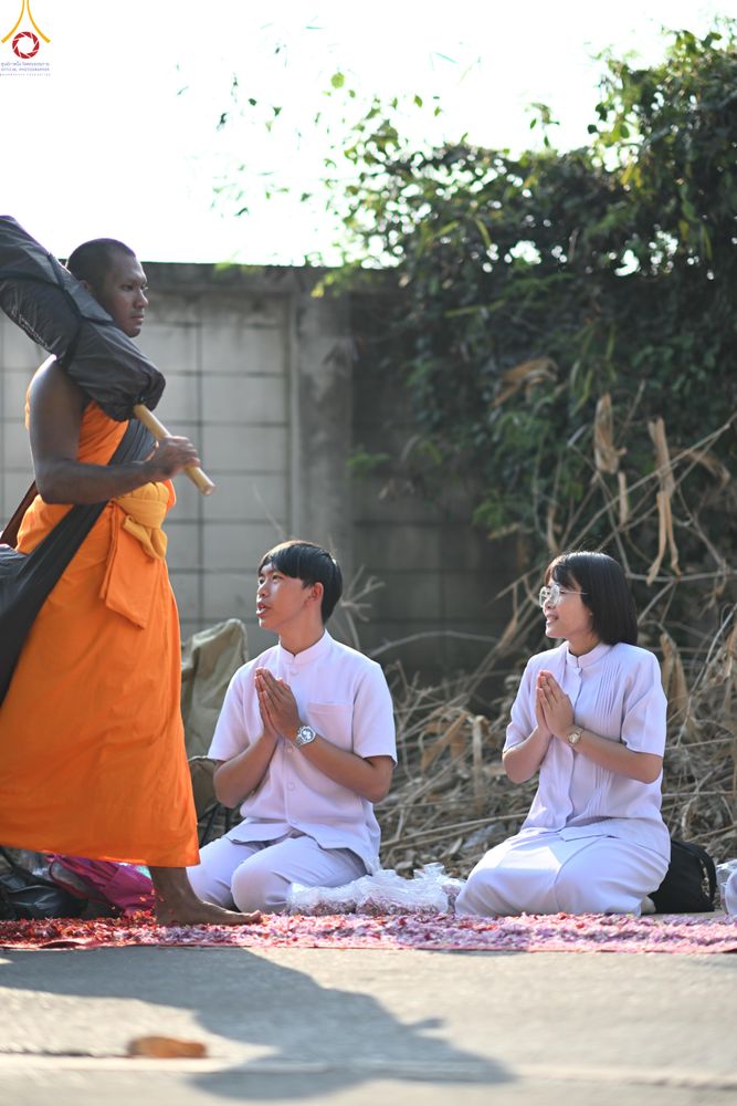 ภาพ No.295146:วันที่ 14 มกราคม พ.ศ. 2569 พิธีต้อนรับพระธรรมยาตรา อนุสรณ์สถานลำดับที่ 4  สถานที่เกิดด้วยกายธรรม ณ วัดโบสถ์บน ต.บางคูเวียง จ.นนทบุรี ในโครงการธรรมยาตรา กตัญญูบูชา มหาปูชนียาจารย์ พระมงคลเทพมุนี(สด จนฺทสโร) พระผู้ปราบมาร อนุสรณ์สถาน 7 แห่ง ปีที่ 14