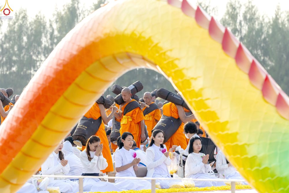 ภาพ No.299548:วันที่ 18 มกราคม พ.ศ. 2569 พิธีต้อนรับพระธรรมยาตรา (ภาพชุดที่ 2) ณ อนุสรณ์สถานลำดับที่ 5  สถานที่เผยแผ่วิชชาธรรมกายครั้งแรก อนุสรณ์สถานบางปลา วัดบางปลา อำเภอบางเลน จังหวัดนครปฐม ในโครงการธรรมยาตรา กตัญญูบูชา มหาปูชนียาจารย์ พระมงคลเทพมุนี(สด จนฺทสโร) พระ